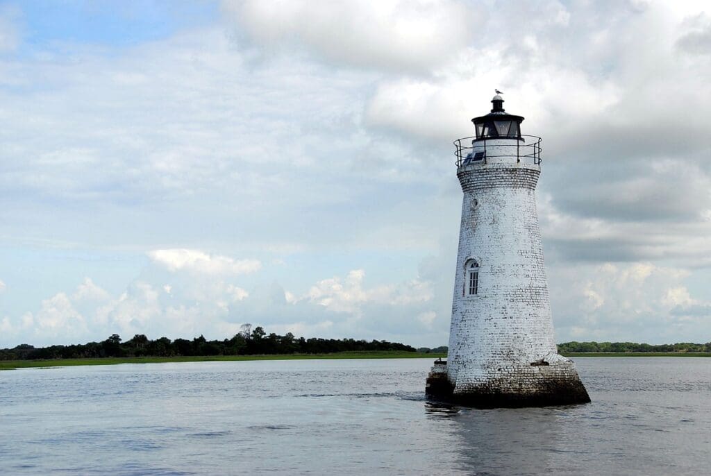 lighthouse, beacon, water-1548423.jpg
